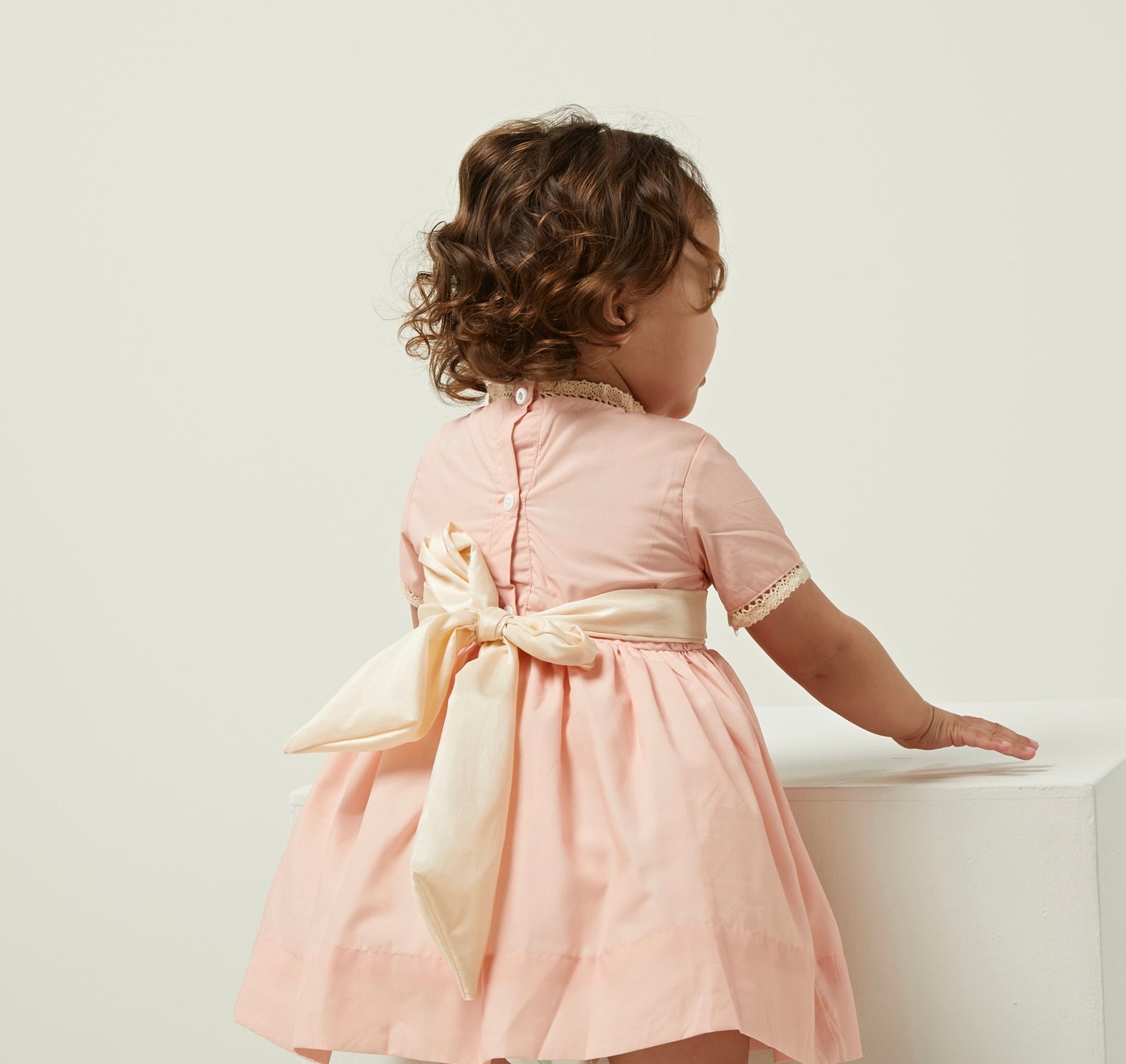 Little girl 2024 peach dress